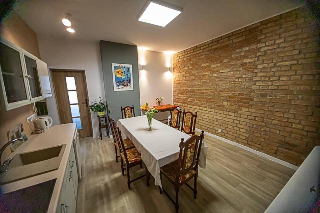 Apartament Rynek Лесьна Экстерьер фото